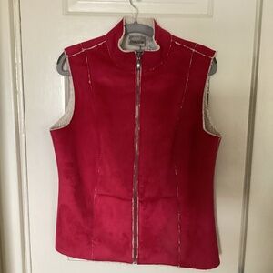 CHICO’S DEEP RASBERRY COLORED FAUX SUEDE SHEAR VEST WITH POCKETS SIZE 1=8-10